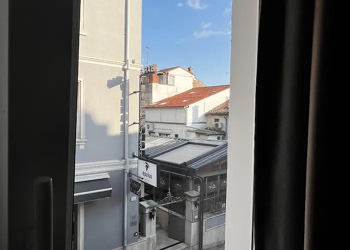 加里亚酒店 3* 普拉